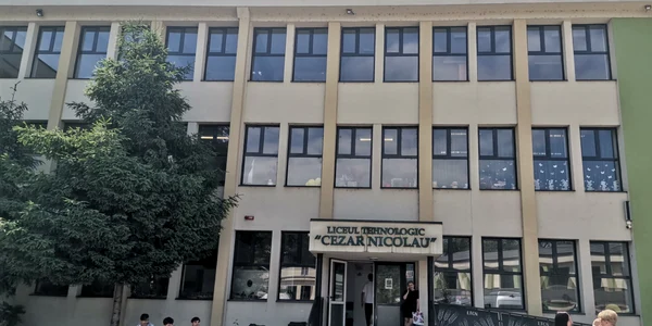 liceu cezar nicolau branesti   foto alina mitran jpg