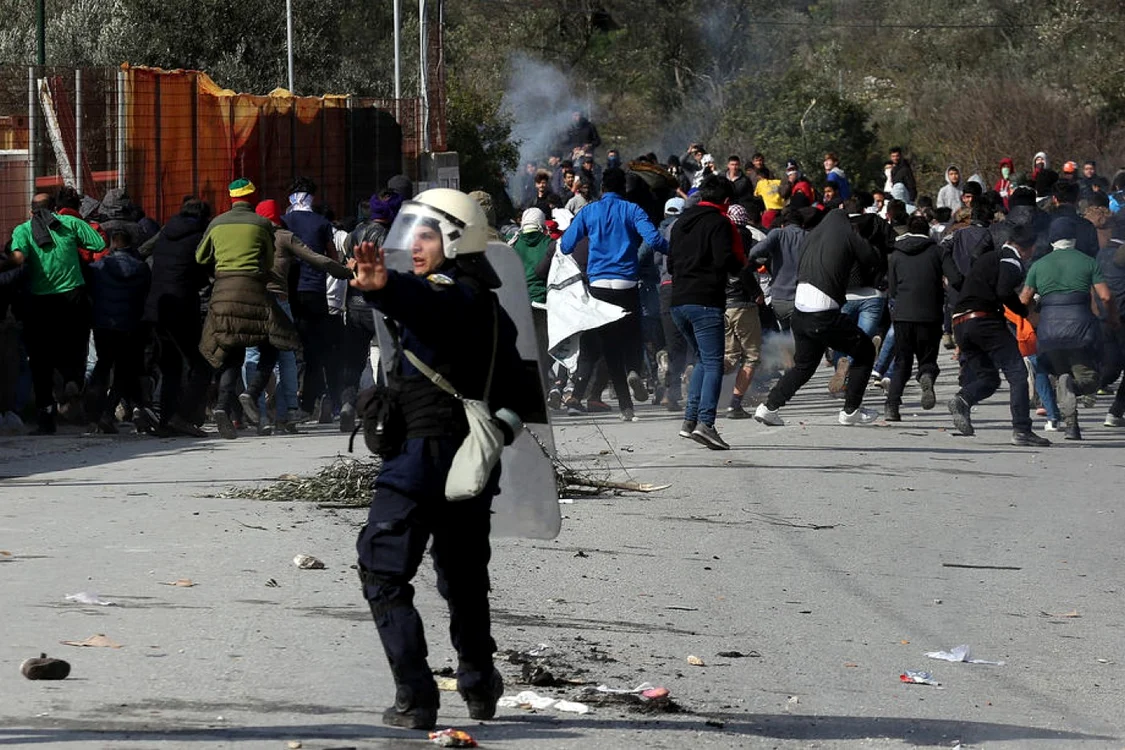 Migranţi la graniţa dintre Turcia şi Grecia FOTO EPA-EFE