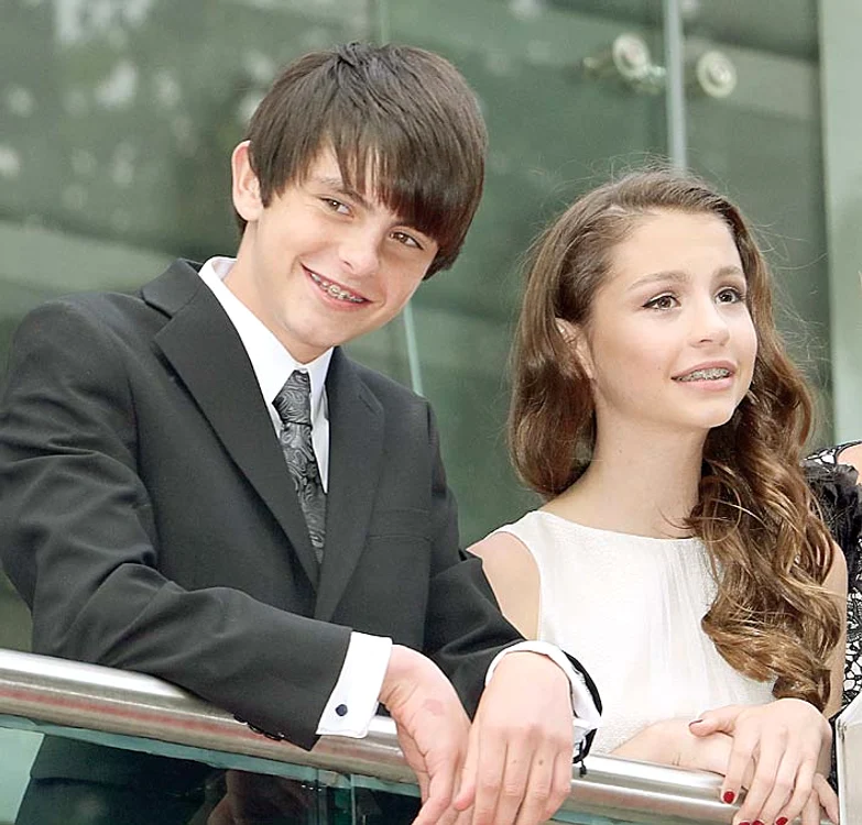 Cei doi copii ai cuplului,  Dylan (15 ani) şi Carys (12 ani)