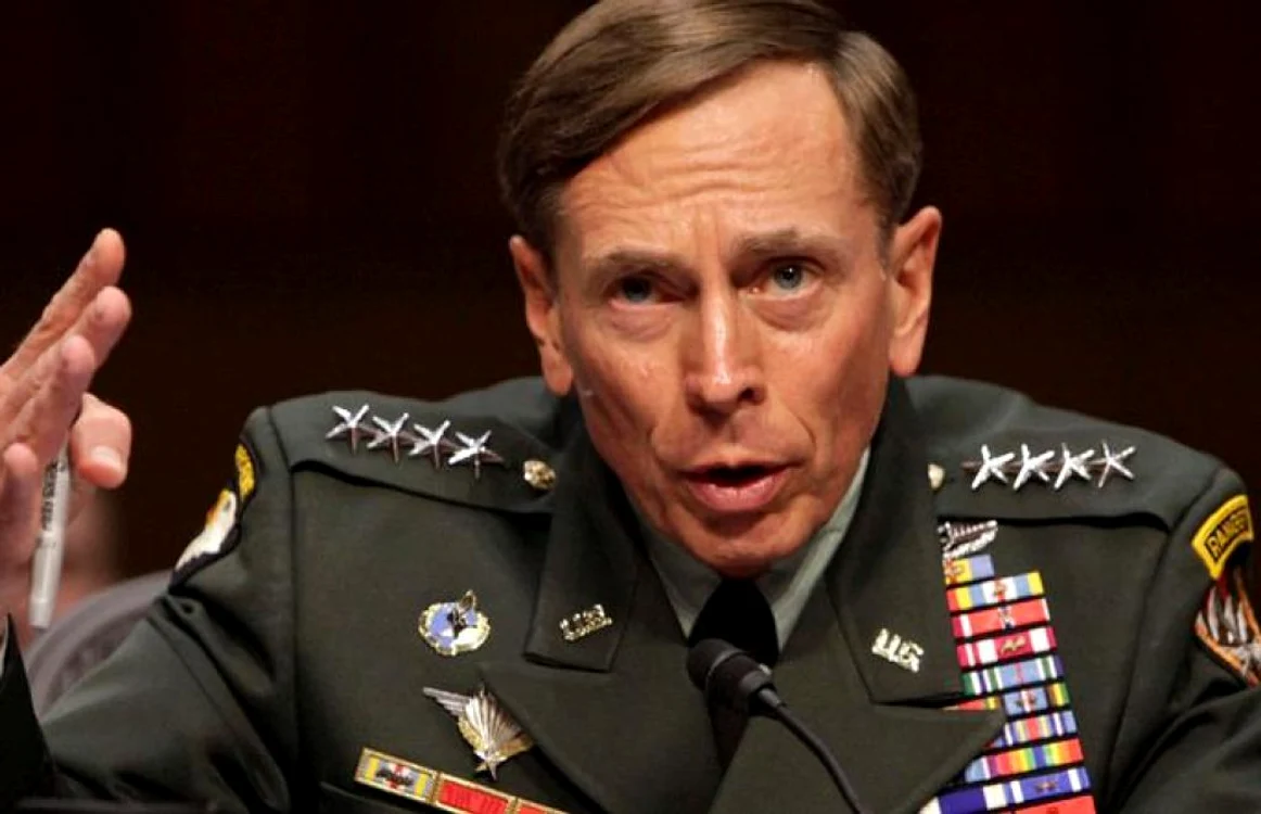 Generalul în retragere David Patraeus