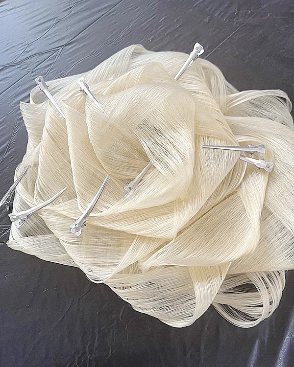 “Crizantema” e gata,  poate fi folosită pentru  decorarea pălăriei!