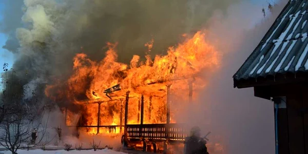 interventie incendiu arhiepiscopia sucevei si radautilor. FOTO