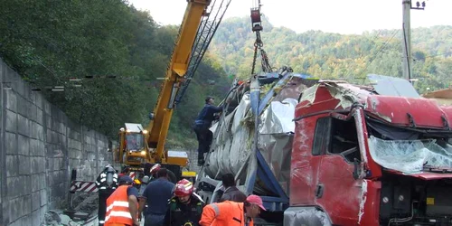 Tir răsturnat pe DN 7