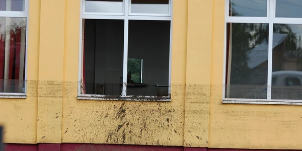 scoala inundata
