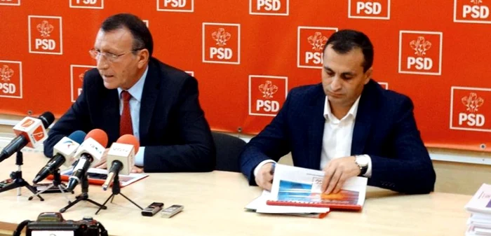 Paul Stănscu (stânga) a fost foarte vehement, susţinând că va convinge şi alţi colegi să respingă eventuala candidatură a jurnalistului Alex Căutiş FOTO: Adevărul