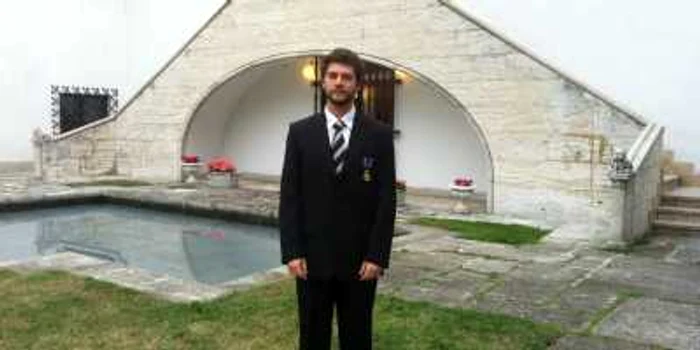 Theodor Braşoveanu (29 de ani) a fost decorat în 2012 de Casa Regală FOTO: Arhiva personală