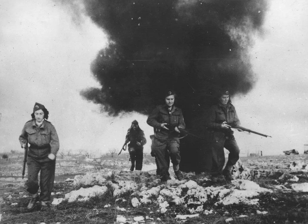 Femei voluntare în cadrul trupelor de partizani conduse de Tito
