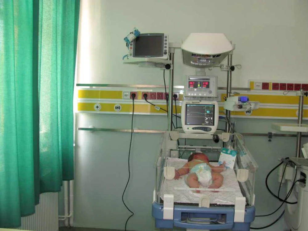Joi au ajuns 300 de doze de vaccin împotriva hepatitei B la Maternitatea Braşov FOTO Adevărul