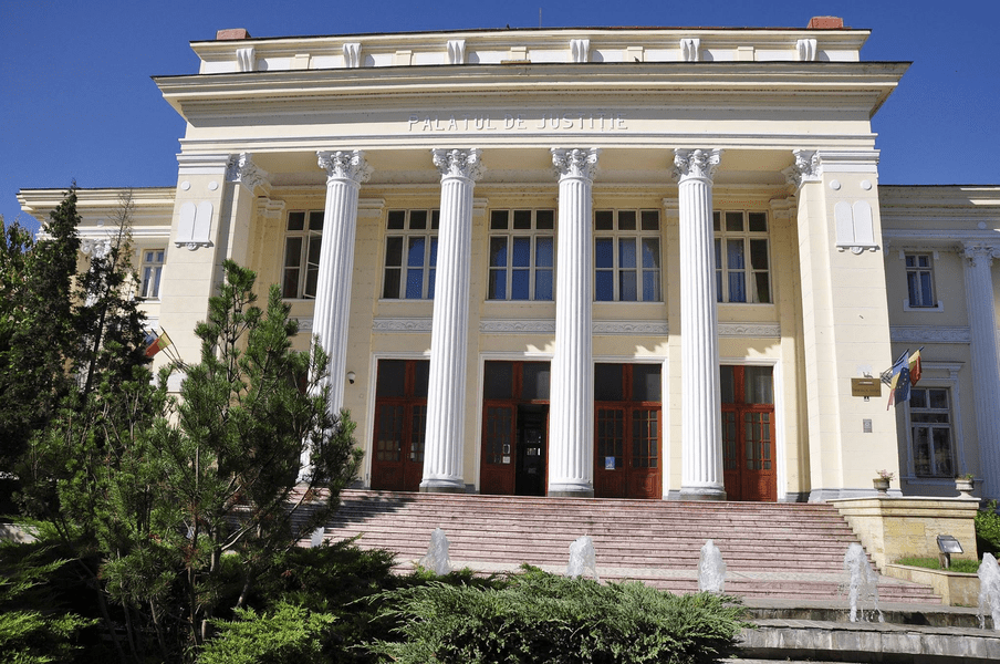 Reabilitarea Palatului de Justiție din Vâlcea, în impas. Este proiectat după modelul unor clădiri celebre din Europa
