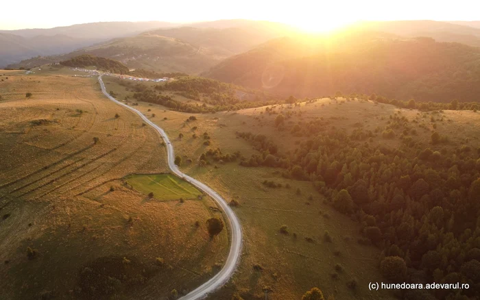 Drumul Hunedoara - Bunila. Foto: Daniel Guță. ADEVĂRUL