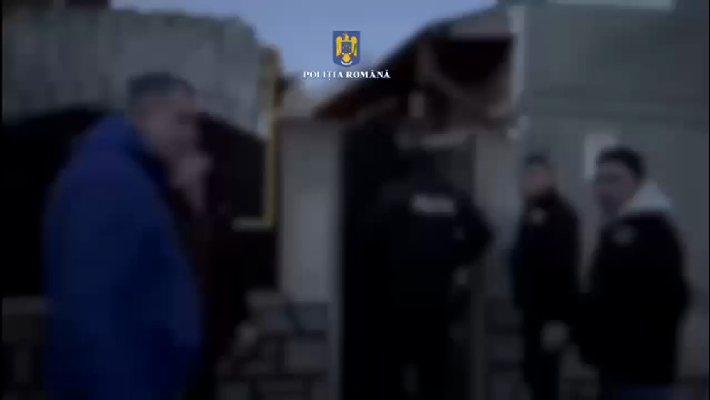 Doi adolescenți sunt suspectați că au jefuit un magazin din Constanța. Câți bani au luat după ce au amenințat cu arma