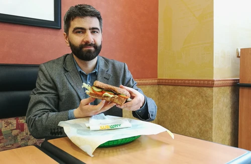 Devorezi un sandviș de 15 cm cât ai zice pește. Foto: Click!
