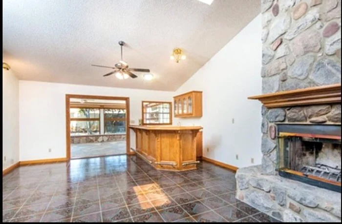 Casa se află pe Coasta de Vest