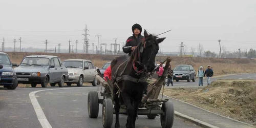 Căruţele rromilor şi-au făcut simţită prezenţa încă de la inaugurarea podului