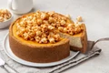 Tort cu crema de branza si caramel  Sursa foto shutterstock 1678486237 jpg
