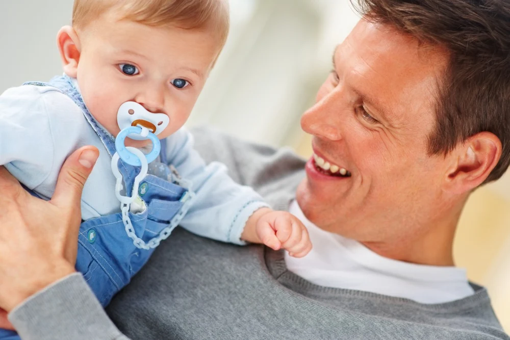 Nimeni nu te pregătește pentru asta: ce se întâmplă cu mintea unui bărbat când devine tată