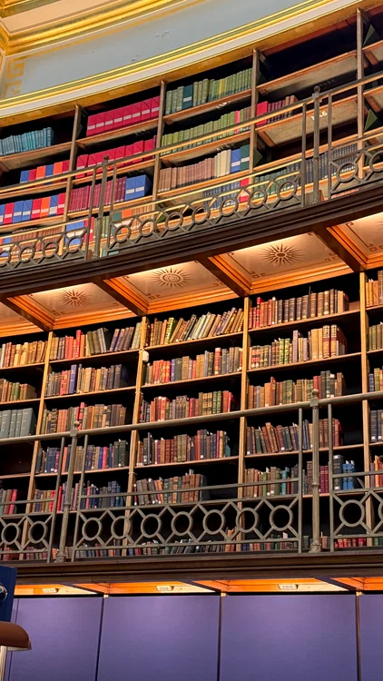 Parte din biblioteca imensă aflată la British Museum. FOTO: Ana-Maria Șchiopu