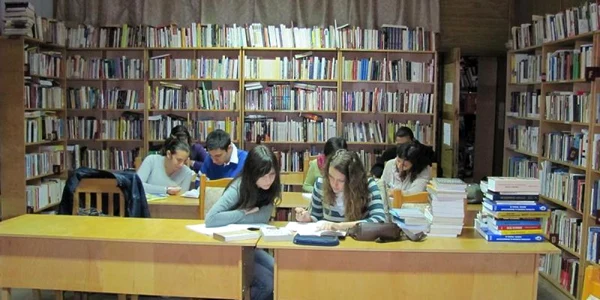 Iubitorii de carte sunt aşteptaţi joi la biblioteca judeţeană