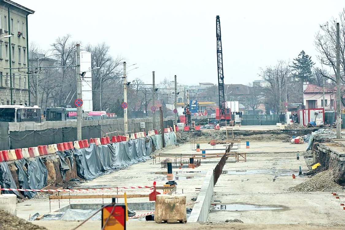 Staţia Orizont “Cârtiţele” au săpat tunele pe ambele fire şi s-au întâlnit aici. La suprafaţă nu mai lucrează nimeni (Fotografii: metrouuşor.com)
