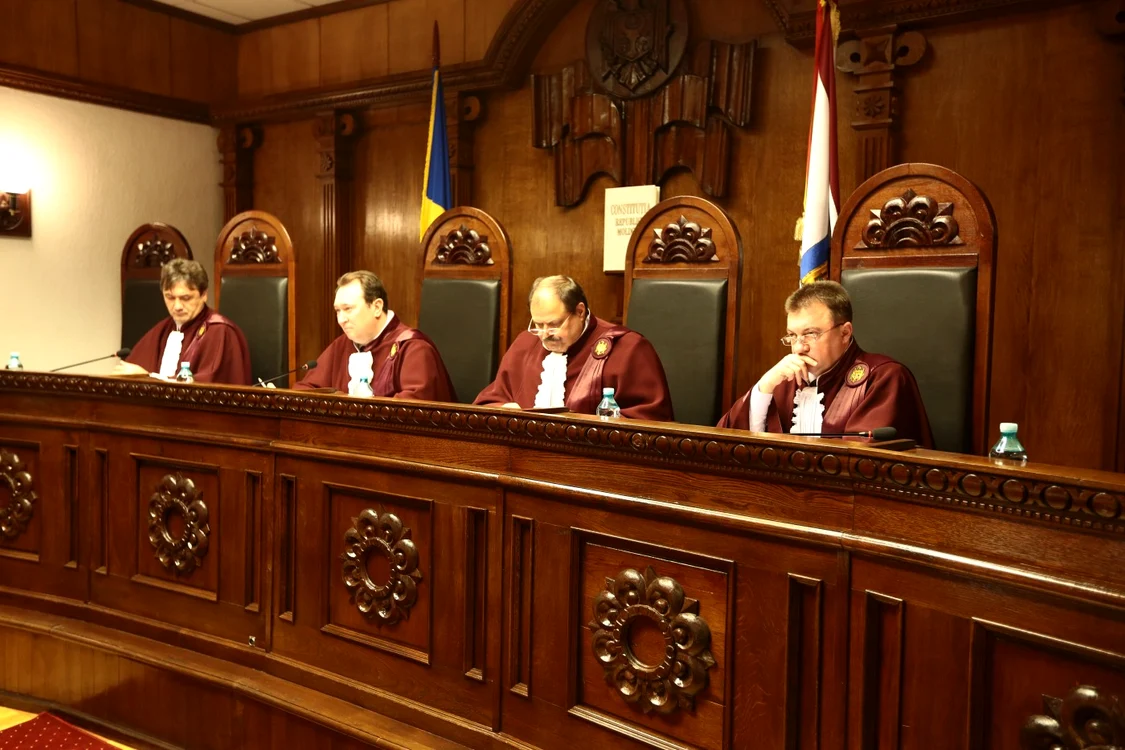 Curtea Constituţională analizează astăzi sesizările privind concesionarea Aeroportului Internaţional Chişinău