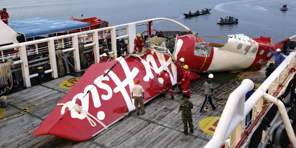Bucati din AirAsia FOTO AP