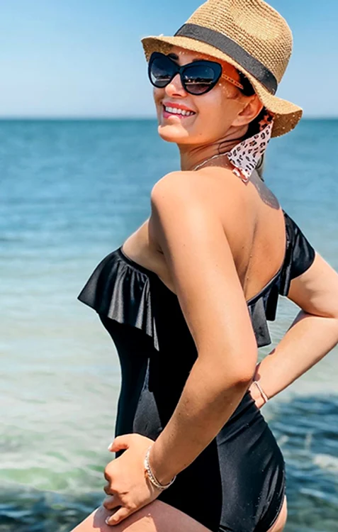 Ela Crăciun, pe plaja din Mamaia