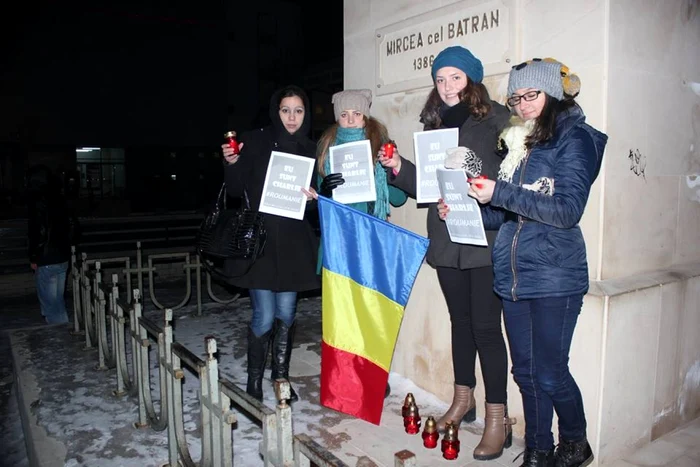 Lumânări pentru victimele din Paris FOTO Ioan Suhov