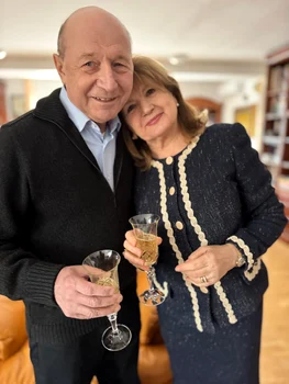 Traian si Maria Băsescu au făcut nunta de aur. FOTO: Facebook