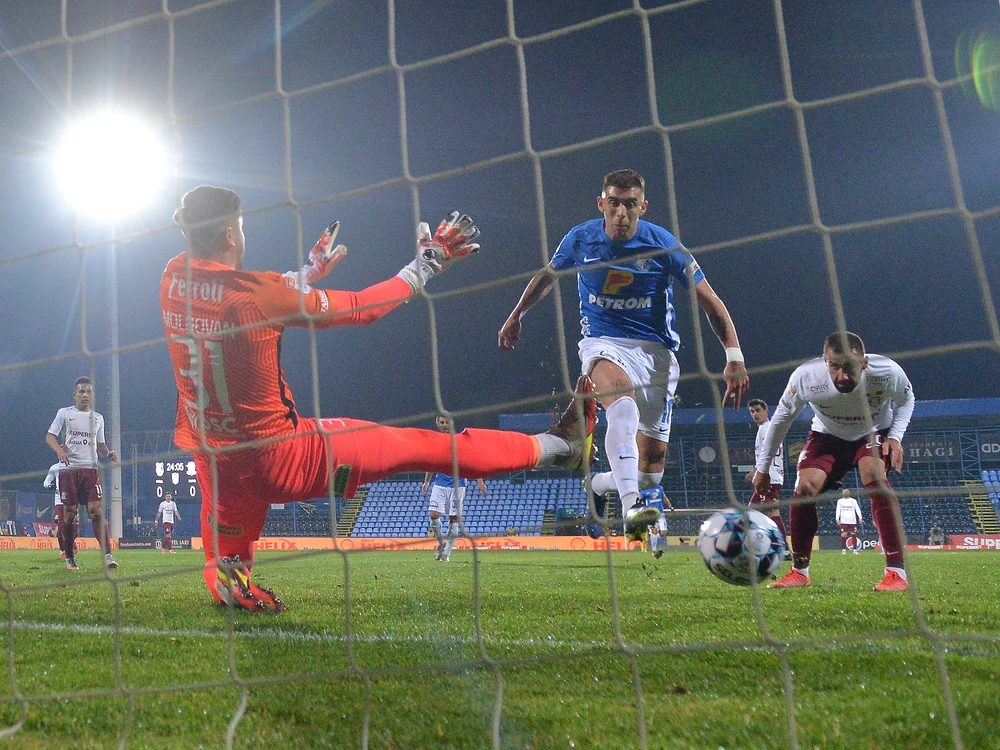 
    Portarul rapidist Moldovan a limitat proporțiile scoruluiFoto: sportpictures.eu  