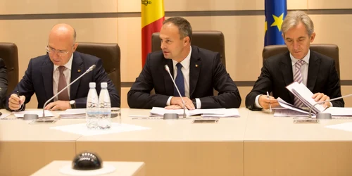 Andrian Candu si Pavel Filip foto parlament.md