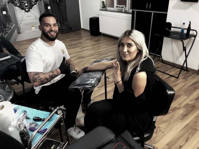 ADDA s-a lasat pe mâna celui mai cunoscut artist tatuator al vedetelor, Alin, iar rezultatul este cel pe care și l-a dorit