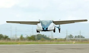 AeroMobil ul are  aripi pliabile şi  poate fi parcat cu  uşurinţă (Fotografii: photoland / caters) jpeg