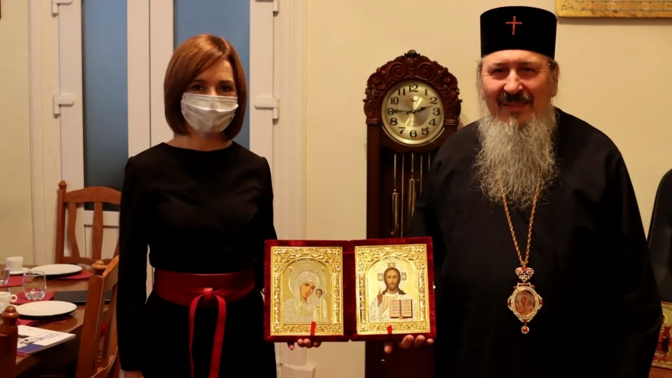 Foto: 11 decembrie 2020. Maia Sandu, Preşedintele Republicii Moldova, a avut o întâlnire cu Înaltpreasfinţitul Părinte Petru, Arhiepiscopul Chişinăului, Mitropolitul Basarabiei şi Exarh al Plaiurilor, la sediul Mitropoliei Basarabiei din Chişinău