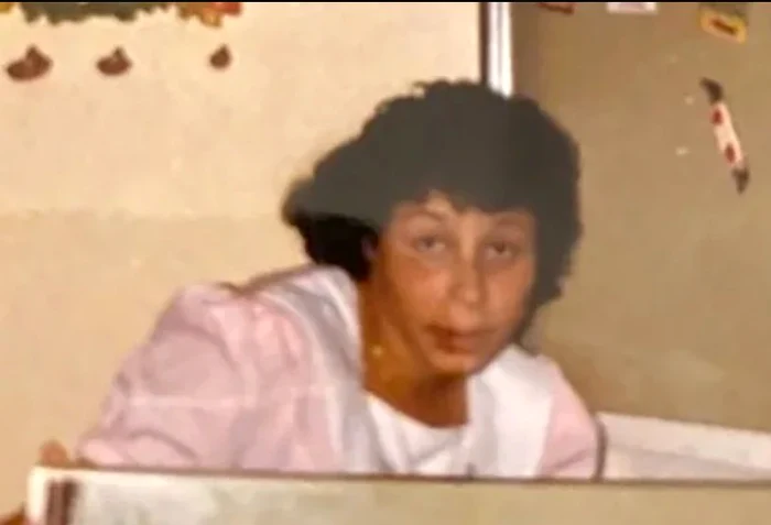 Mama lor Marina Ramos a fost omorâtă,  iar criminalul nu a fost prins niciodată