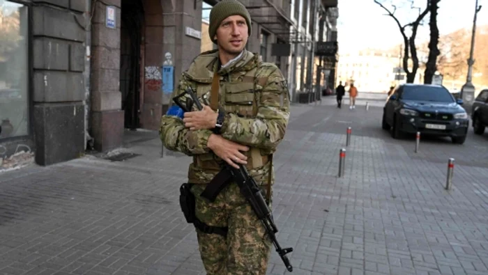Ucraineanul Sergiy Stakhovsky își apără țara cu arma în mână