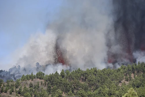 Imagini spectaculoase cu eruptia vulcanului El Paso din Insulele Canare. Foto Epa-Efe