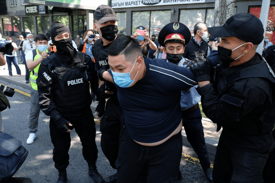 Proteste la Astana, în Kazahstan. Participanții au fost reținuți
