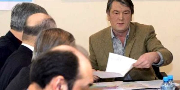 Iuşcenko ordonă apărarea drepturilor Ucrainei în zona din jurul I. Şerpilor