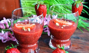 bautura racoritoare de capsuni cu seminte de chia jpeg