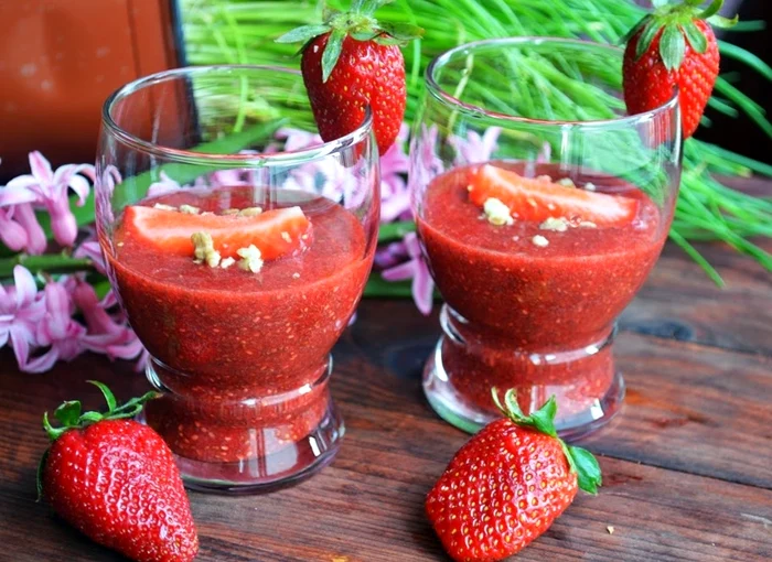 
    Băutura de căpşuni cu seminţe de chia  