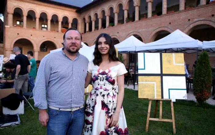 Marcel Thiele şi Alexandra Uşurelu au colorat weekendul la Palatul Mogoşoaia FOTO: Florin Ghioca