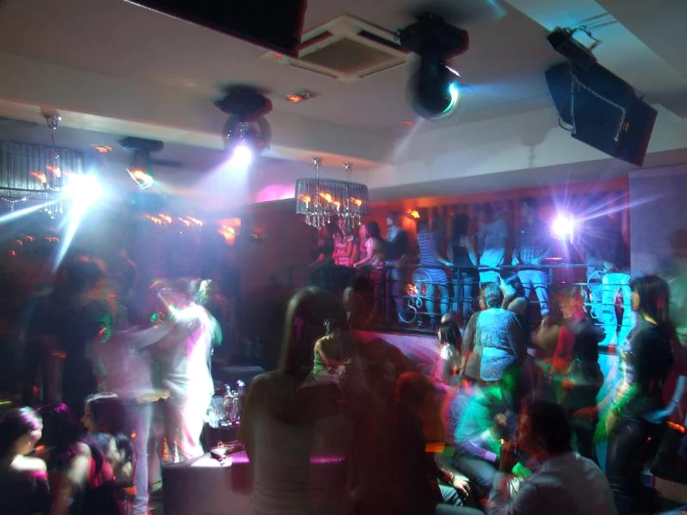 Conect-r în club