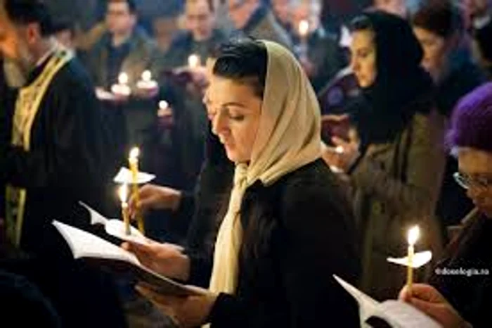 Visezi că te rogi în biserică ? Visul prevestește sănătateSursa foto: Basilica.ro