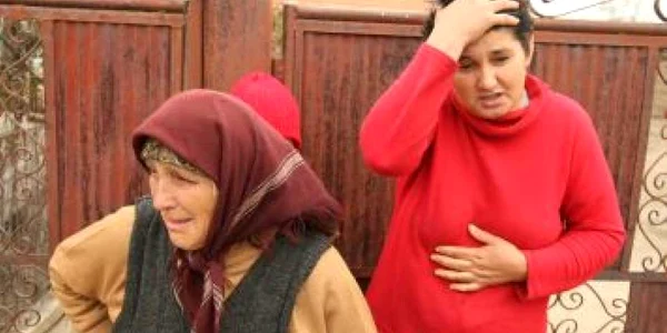 Craiova: Mama elevului ucis aprinde zilnic lumânări la locul crimei