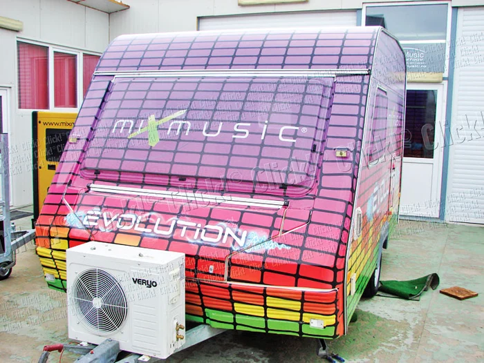 Cei doi au  călătorit  astfel şi în  luna de miere