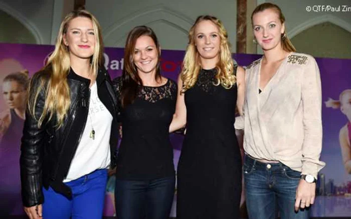 Petra Kvitova (dreapta), la petrecerea jucătoarelor, alături de Azarenka, Radwanska şi Wozniacki FOTO QTF