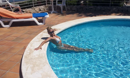 Simona Florescu s a bronzat la Ibiza jpeg