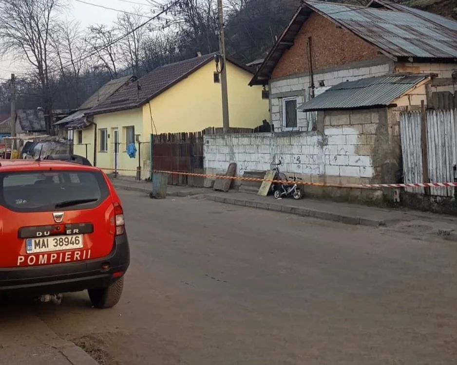 O casă a fost grav afectată, o alta parțial FOTO: ISU Olt