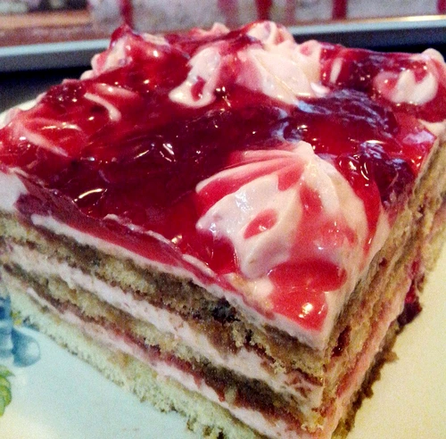 prajitura cu dulceata de trandafiri jpeg