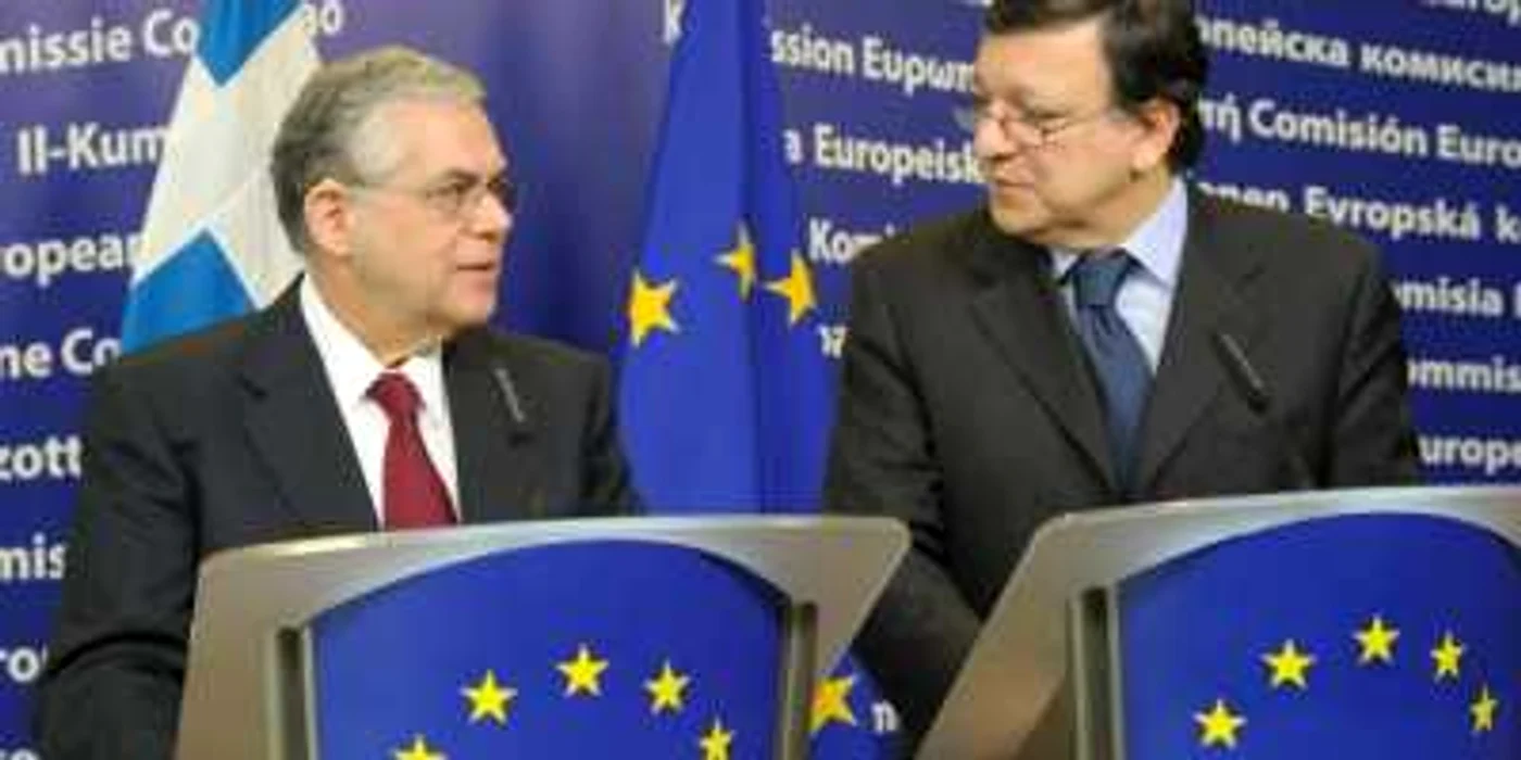 Premierul grec Lucas Papademos şi preşedintele CE Jose Barroso